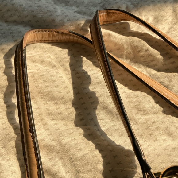 Guess Purse - Picture 5 of 9